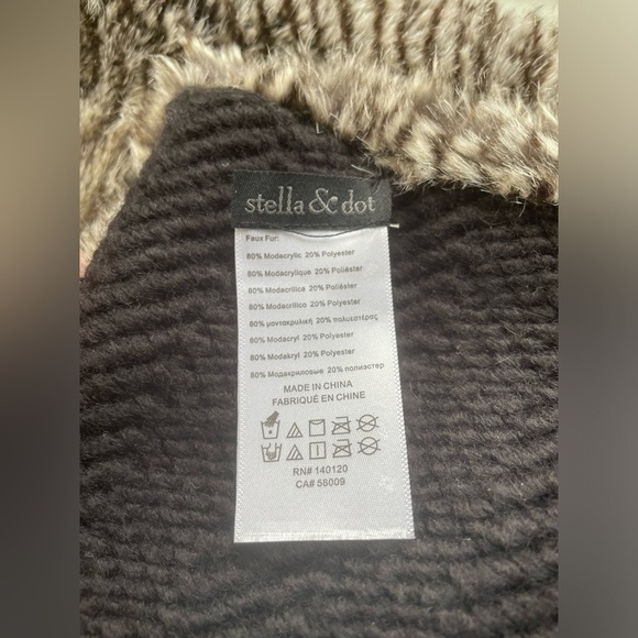 NWOT Stella & Dot 3-Way Reversible Faux-Fur Scarf Wrap - Picture 6 of 8